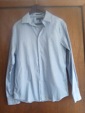 Banana Republic Men's Untucked Wrinkle Resistant Shirt - Medium- Light Blue
